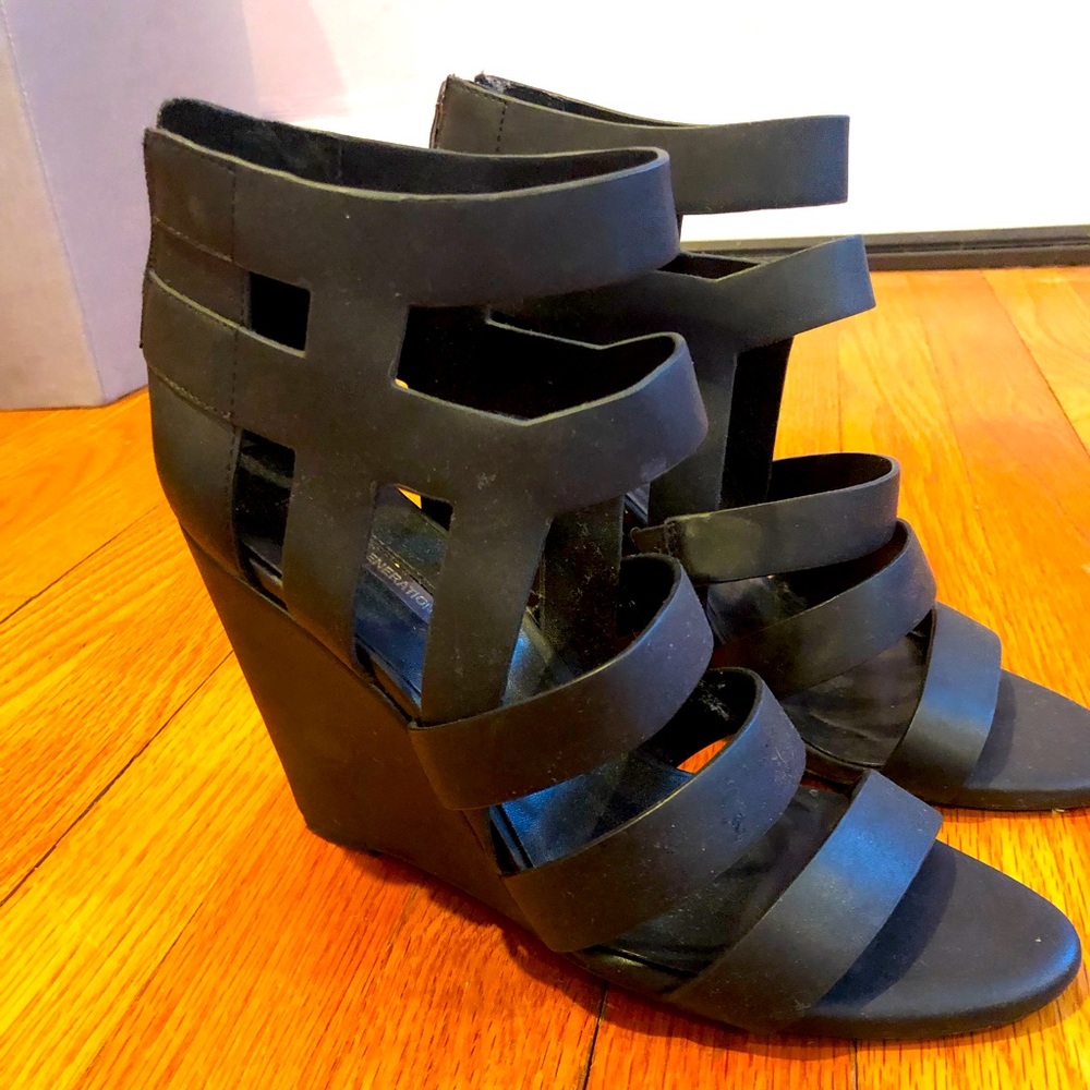 BCBG black wedge